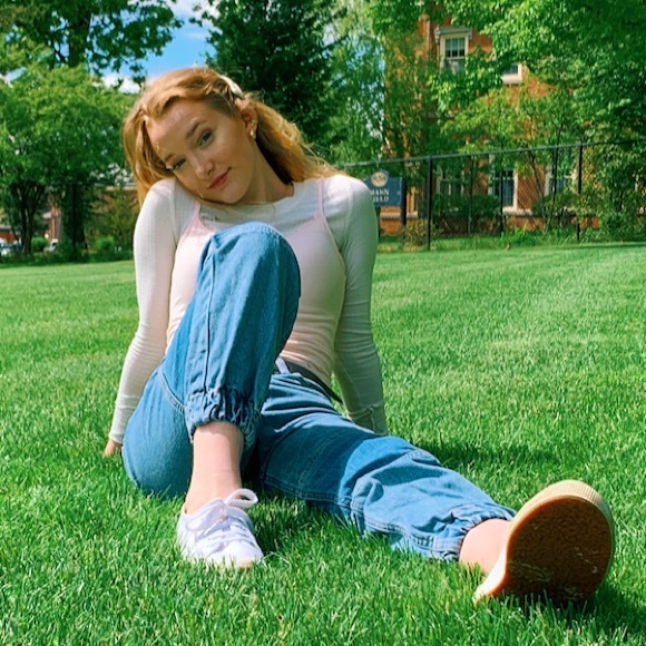 Meet your Posher, Hannah - Picture 1 of 1